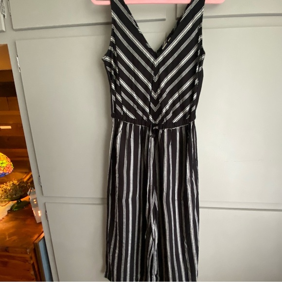 NWT Gap Small Black White One Piece Romper Jumpsuit Sleeveless - Picture 1 of 11
